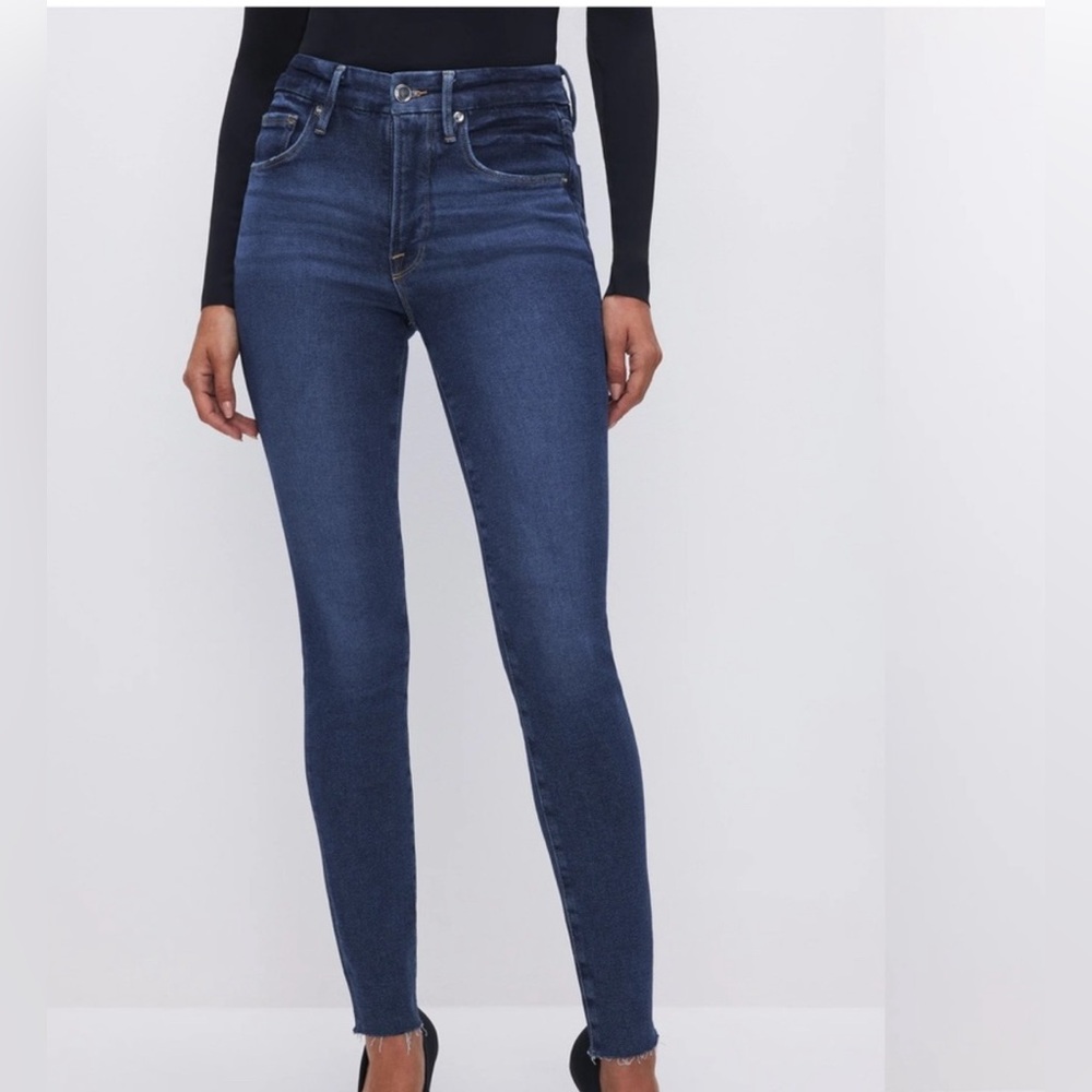 GOOD AMERICAN Good Legs Raw Hem Skinny Jeans